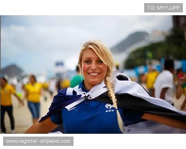 世界杯美女球迷:赛场外的靓丽风景线,迷人笑容点亮足球盛宴 世界杯美女球迷:赛场外的靓丽风景线,迷人笑容点亮足球盛宴